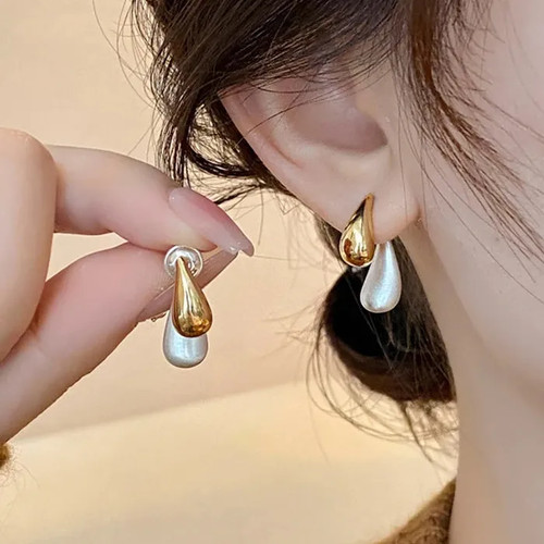 Geometric zinc alloy water - zinc,