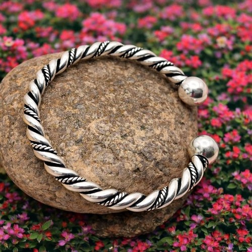 Wisted open cuff braided - open,